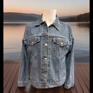 Levis Womens Denim Jacket Medium Blue Classic Trucker Jean Button Front Sz L